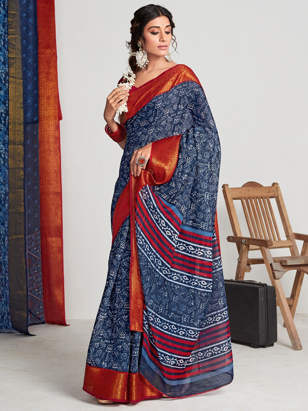 

Saree mall Ethnic Motifs Printed Zari Saree, Navy blue