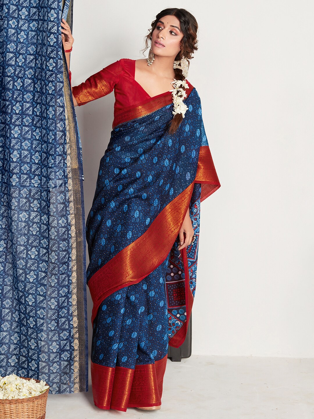 

Saree mall Ethnic Motifs Printed Zari Saree, Navy blue