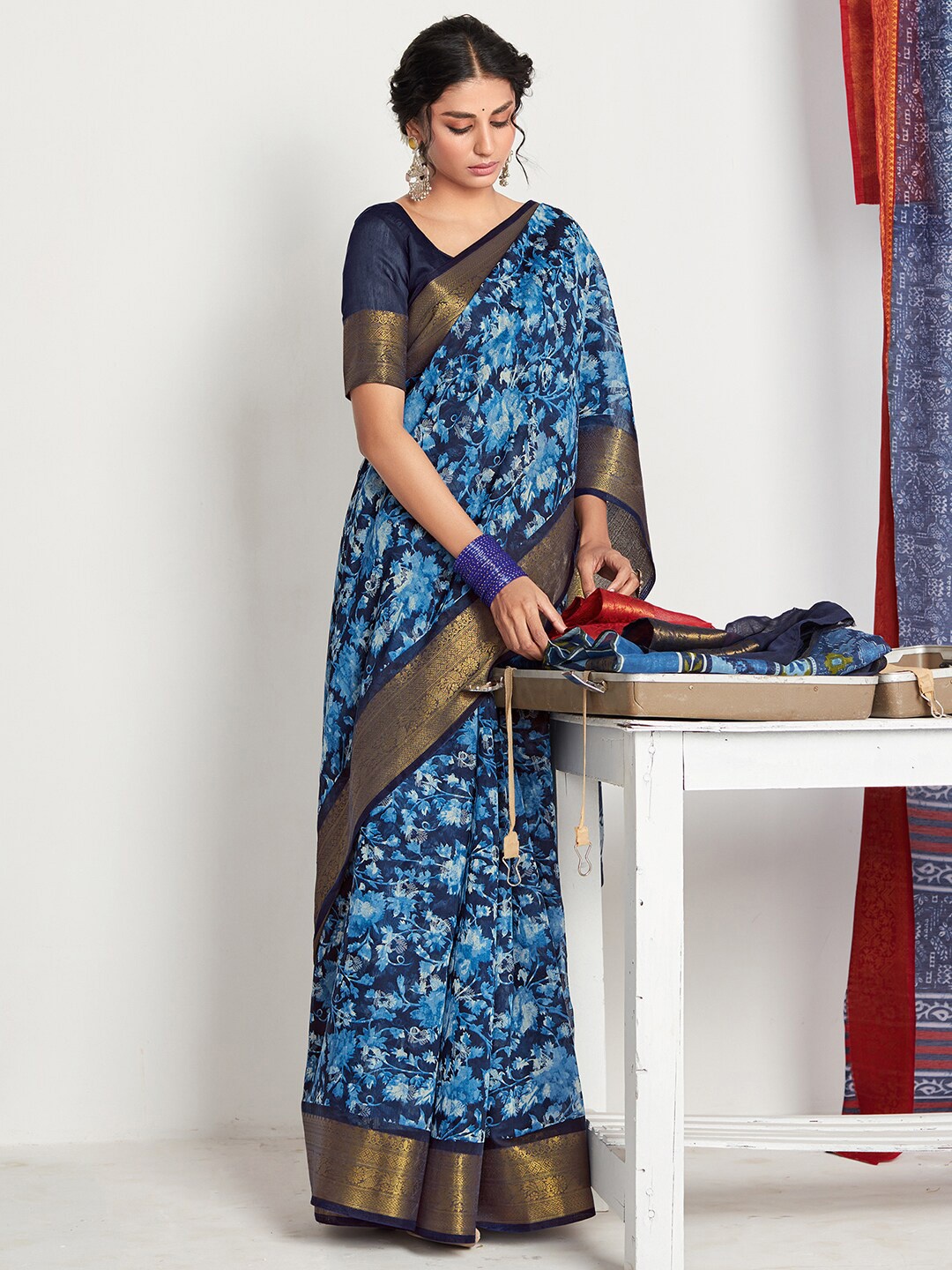 

Saree mall Floral Printed Zari Saree, Navy blue