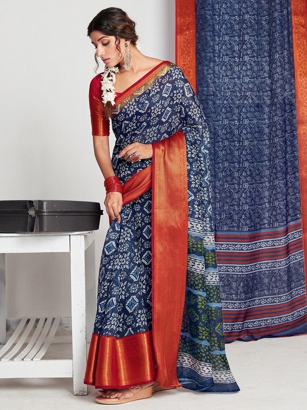 

Saree mall Ethnic Motifs Printed Zari Saree, Navy blue