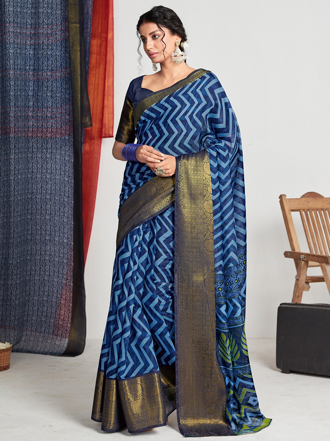 

Saree mall Geometric Printed Zari Saree, Navy blue