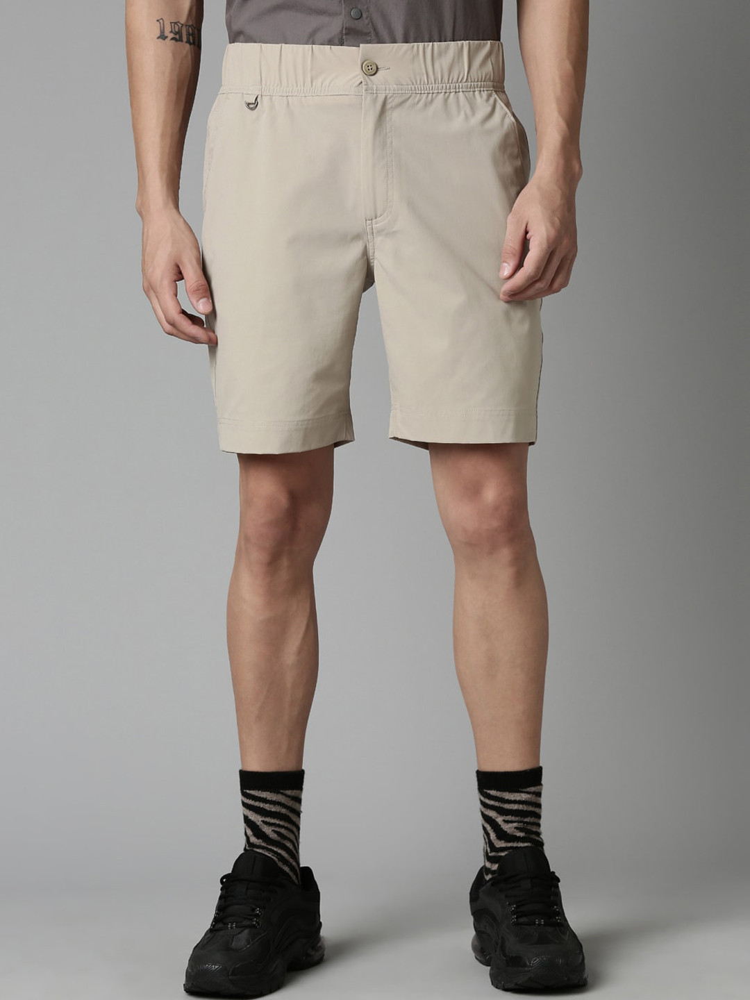 

Breakbounce Men Slim Fit Mid-Rise Shorts, Khaki