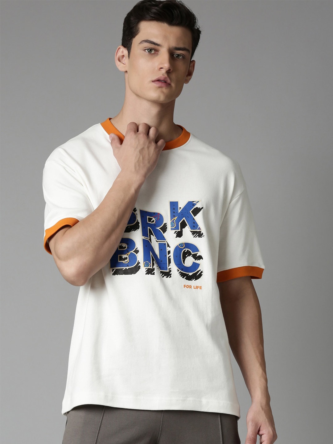 

Breakbounce Typography Printed Cotton T-shirt, Off white