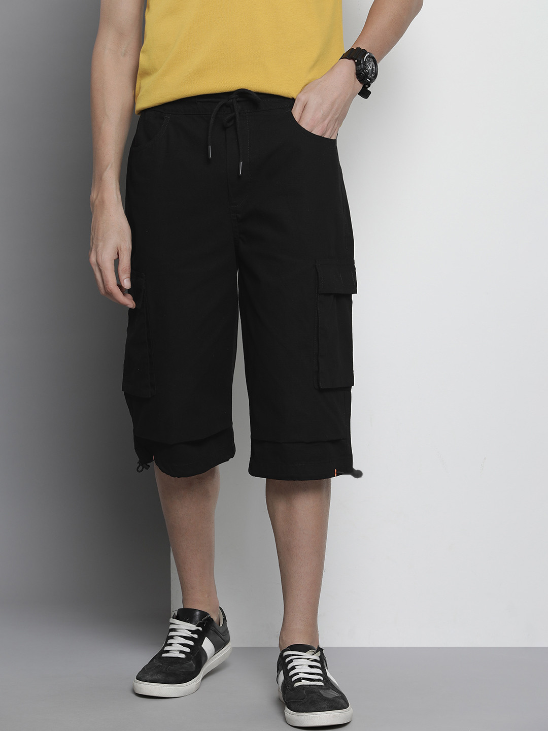 

The Indian Garage Co Loose Fit Cotton Cargo Shorts, Black