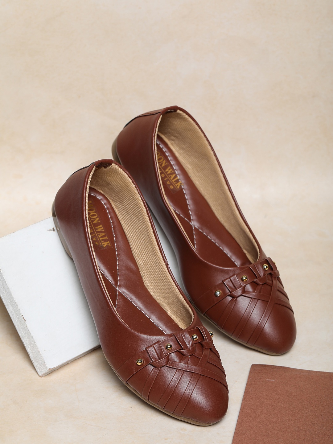 

Moonwalk Women Round Toe Textured Flat Ballerinas With Buckles, Brown