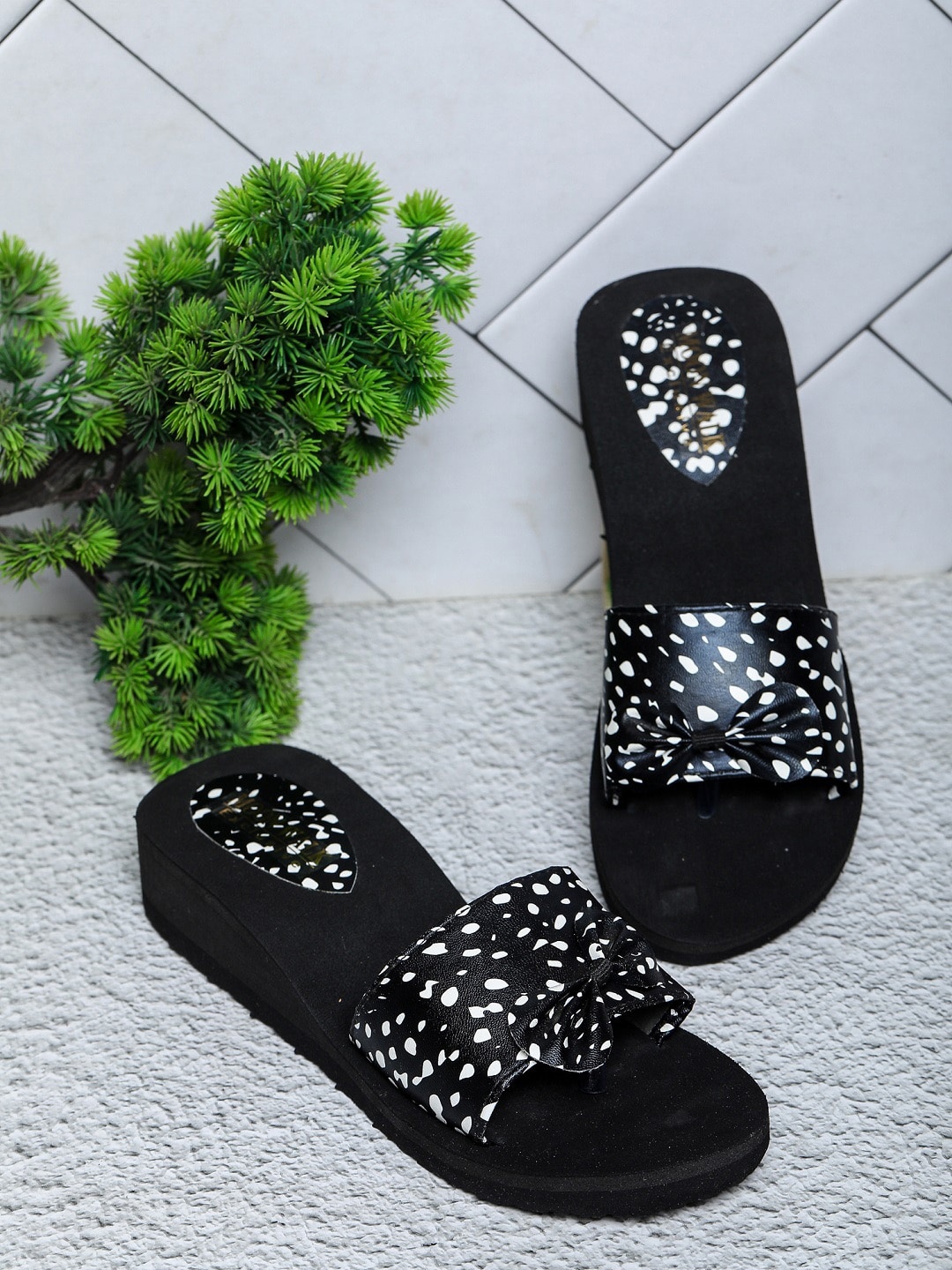 

Moonwalk Women Printed Open Toe Slip On Flats With Bow, Black