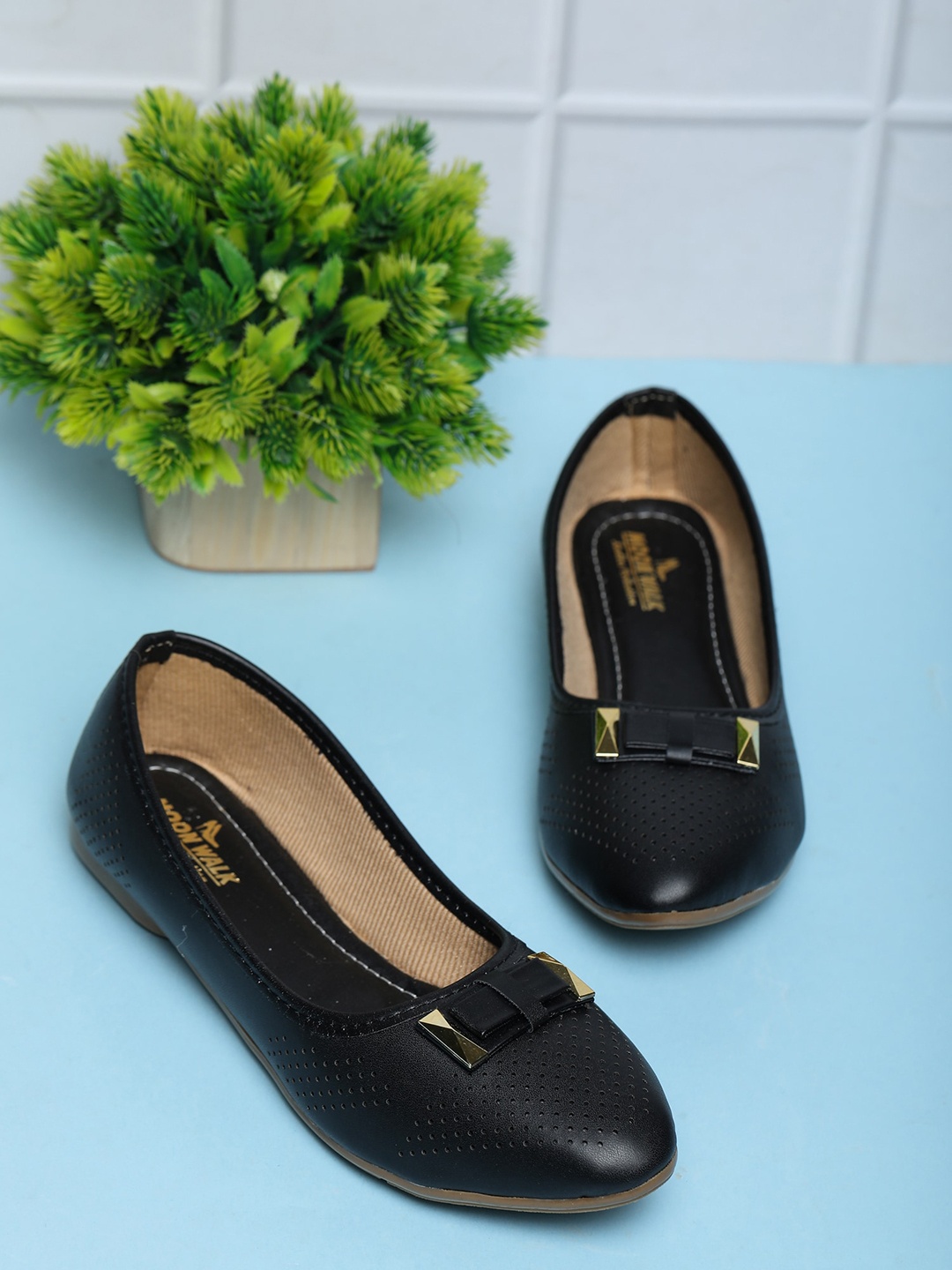 

Moonwalk Women Pointed Toe Flat Ballerinas with Laser Cuts Flats, Black