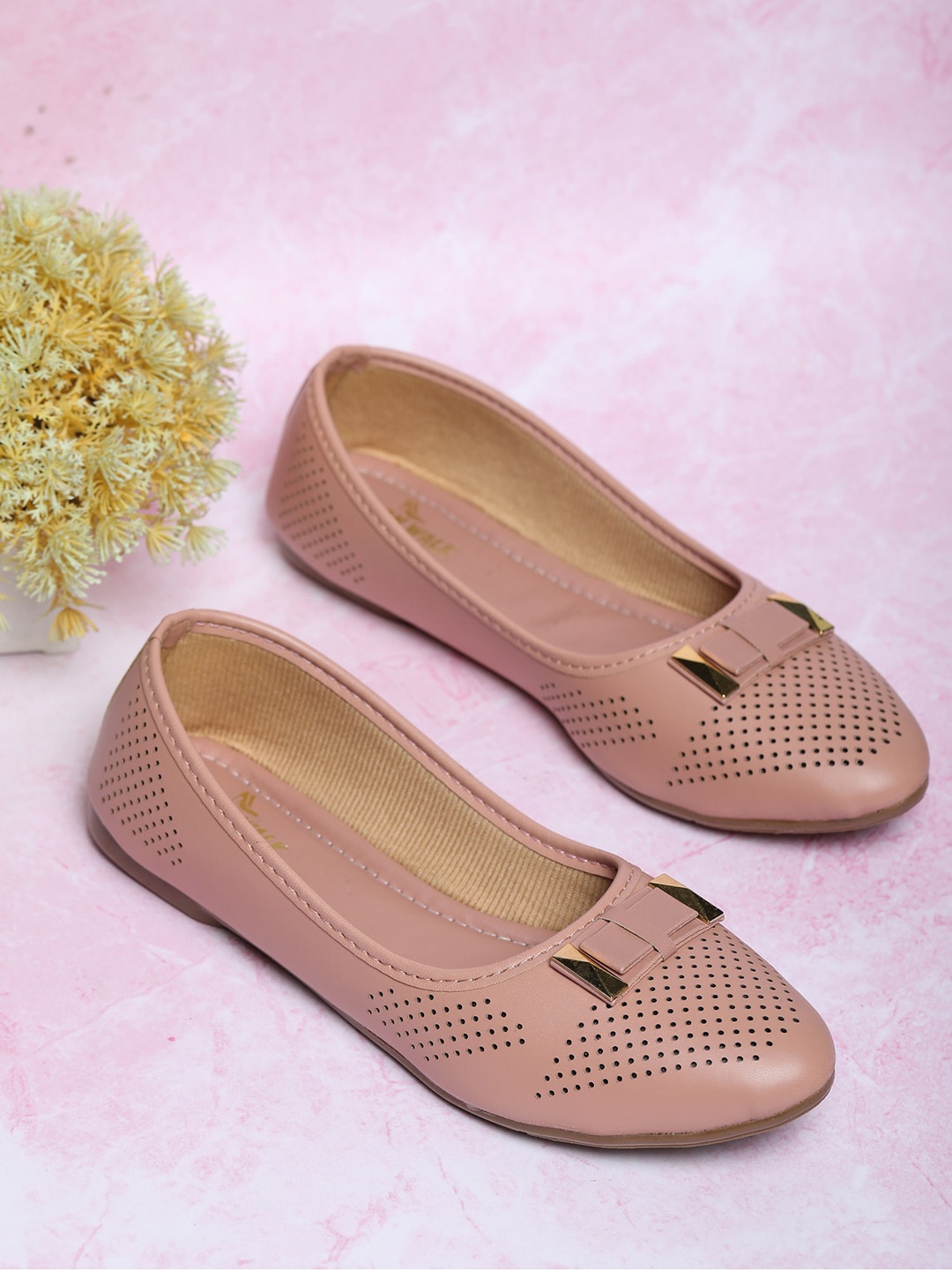 

Moonwalk Women Flat Ballerinas with Laser Cuts, Pink