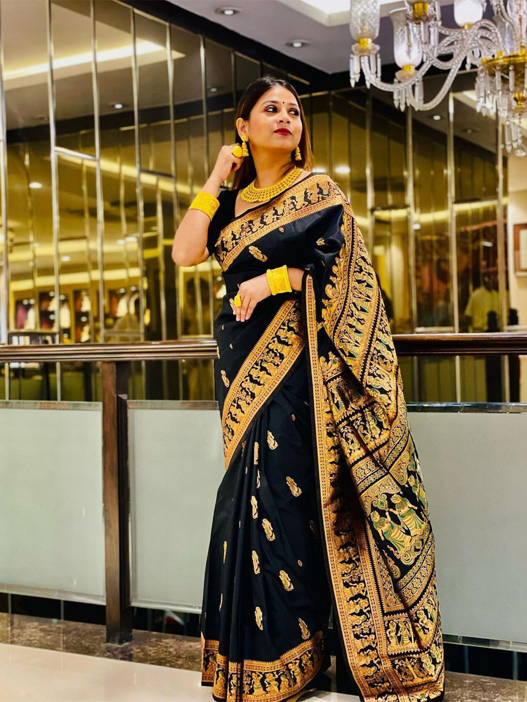 

AVANTIKA FASHION Ethnic Motifs Woven Design Zari Pure Silk Kanjeevaram Saree, Black