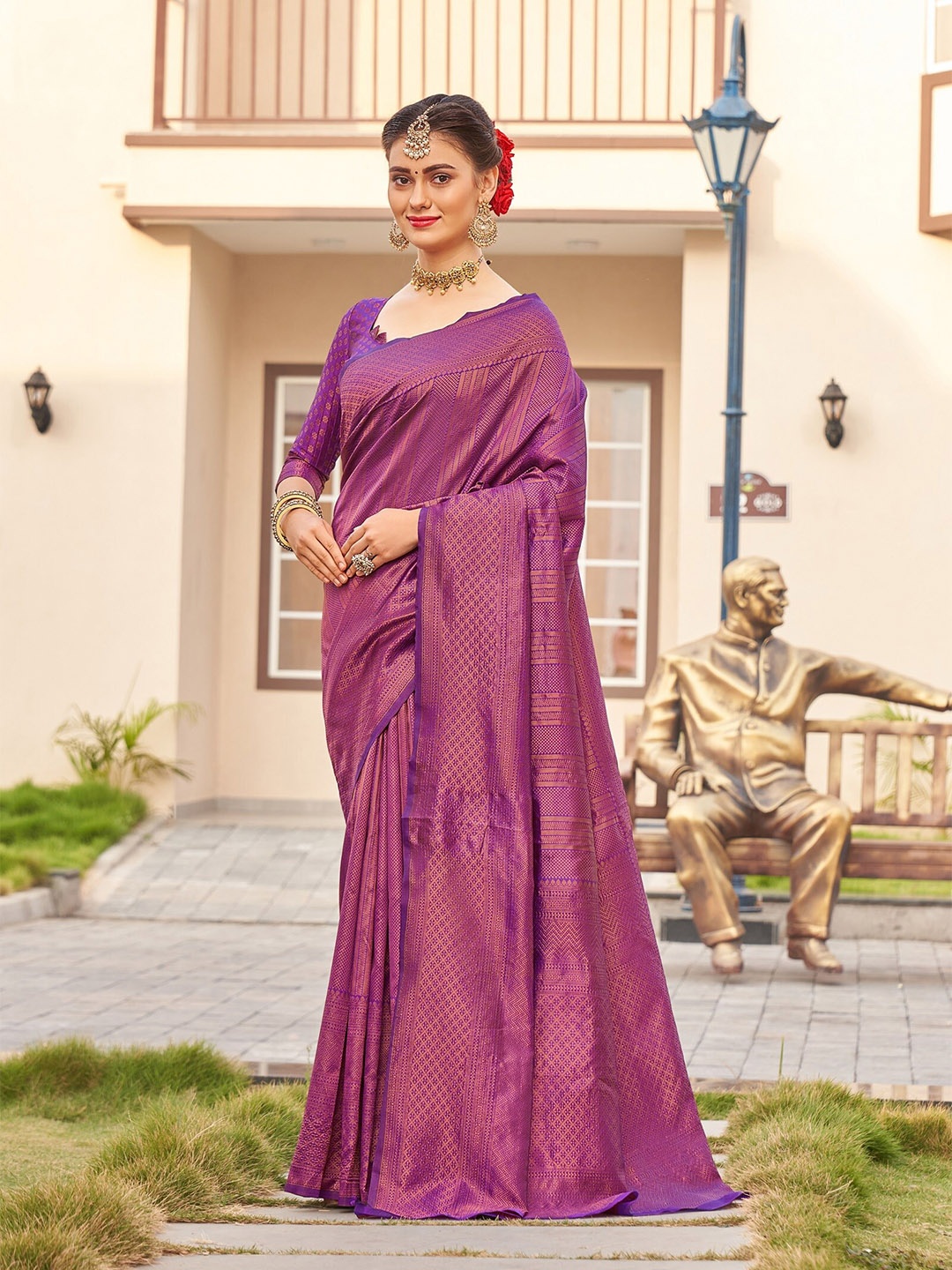 

AVANTIKA FASHION Woven Design Zari Pure Silk Kanjeevaram Saree, Purple