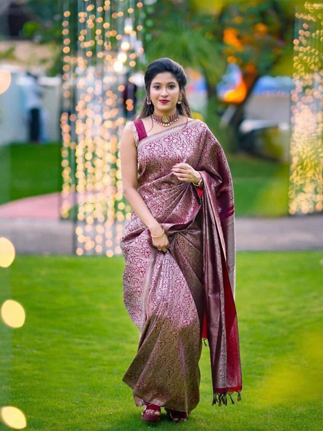 

AVANTIKA FASHION Woven Design Zari Pure Silk Kanjeevaram Saree, Maroon