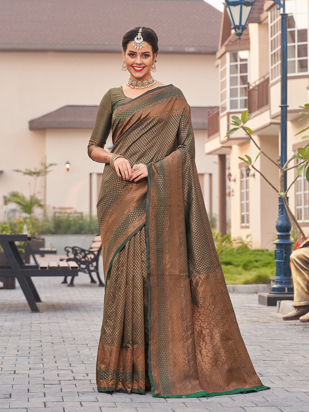 

AVANTIKA FASHION Woven Design Zari Pure Silk Kanjeevaram Saree, Green