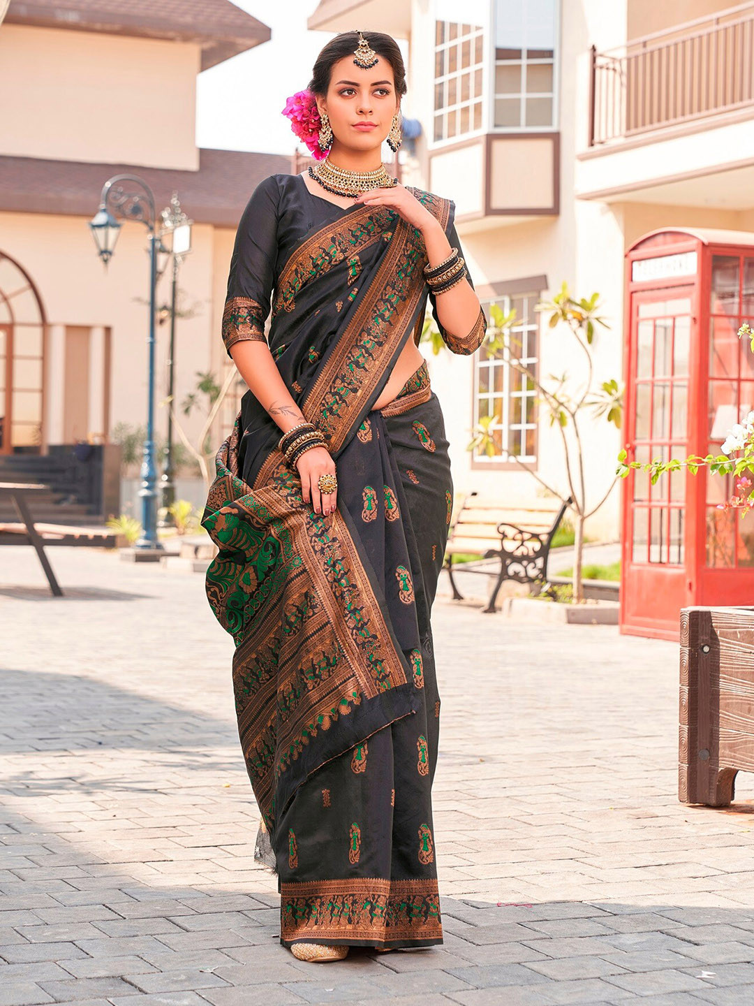 

AVANTIKA FASHION Woven Design Zari Pure Silk Kanjeevaram Saree, Black