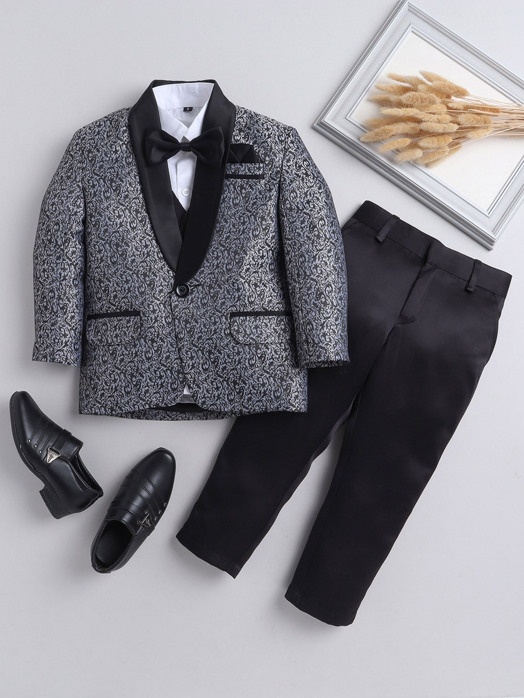 

Jeetethnics Boys Self Design Single-Breasted 4-Pieces Suit, Grey