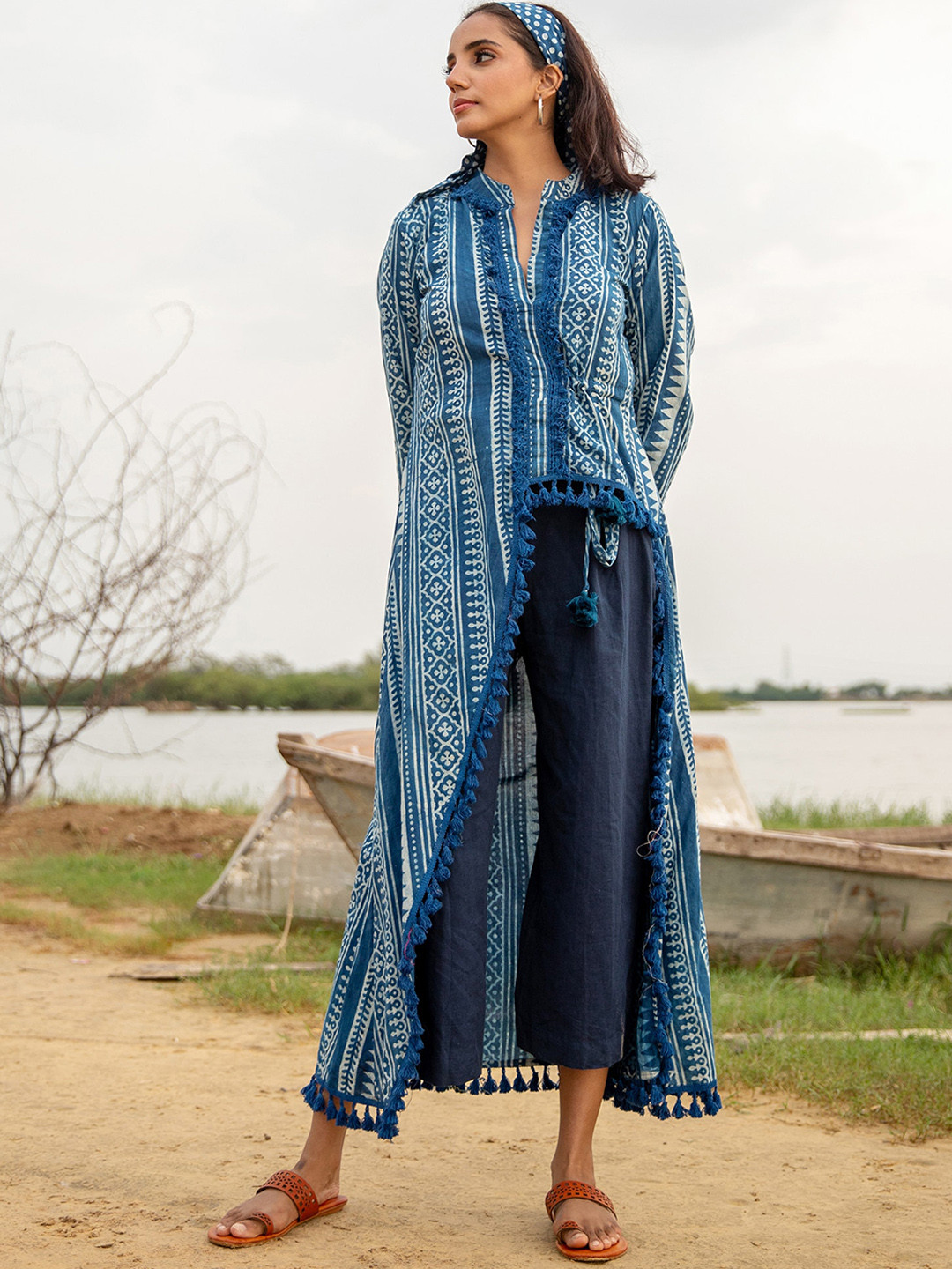 

Zanaash Printed Pure Cotton Mandarin Collar High-Low A-Line Kurta with Trousers, Navy blue