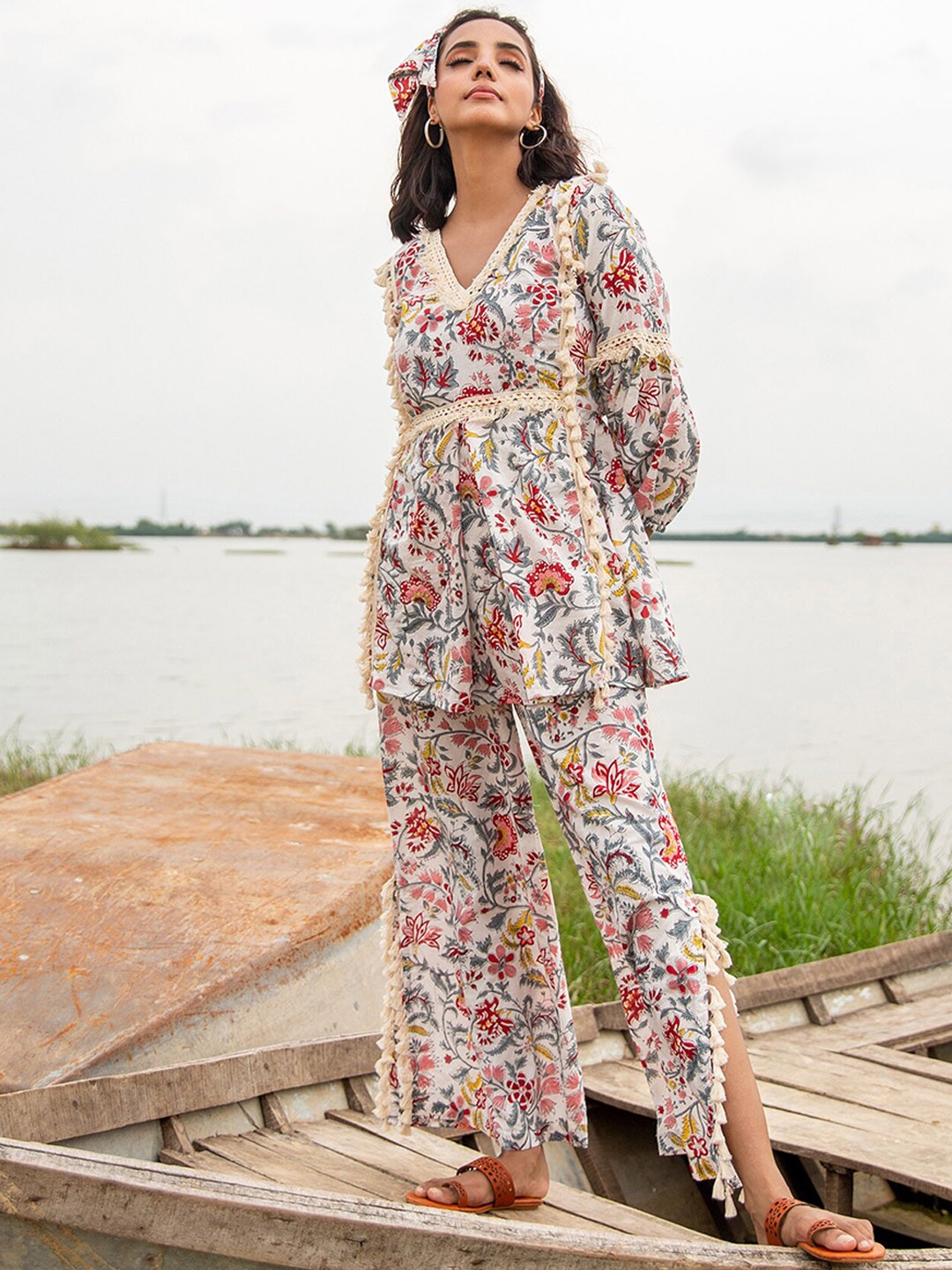 

Zanaash Floral Printed Tassels Detailed Pure Cotton Top With Palazzo, White
