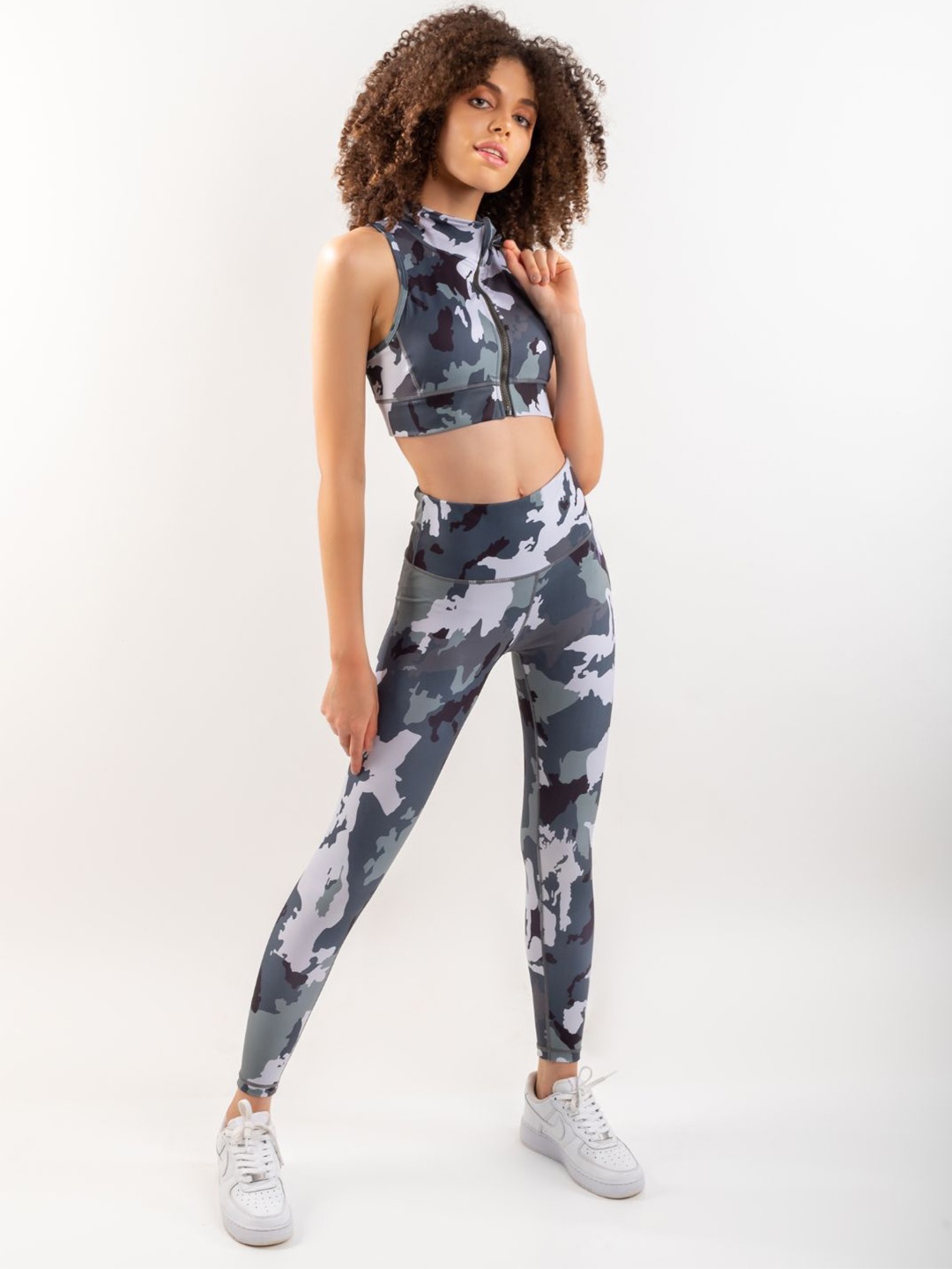 

SKNZ Abstract Printed Non Padded Non Wired All Day Comfort Seamless Sports Bra, White