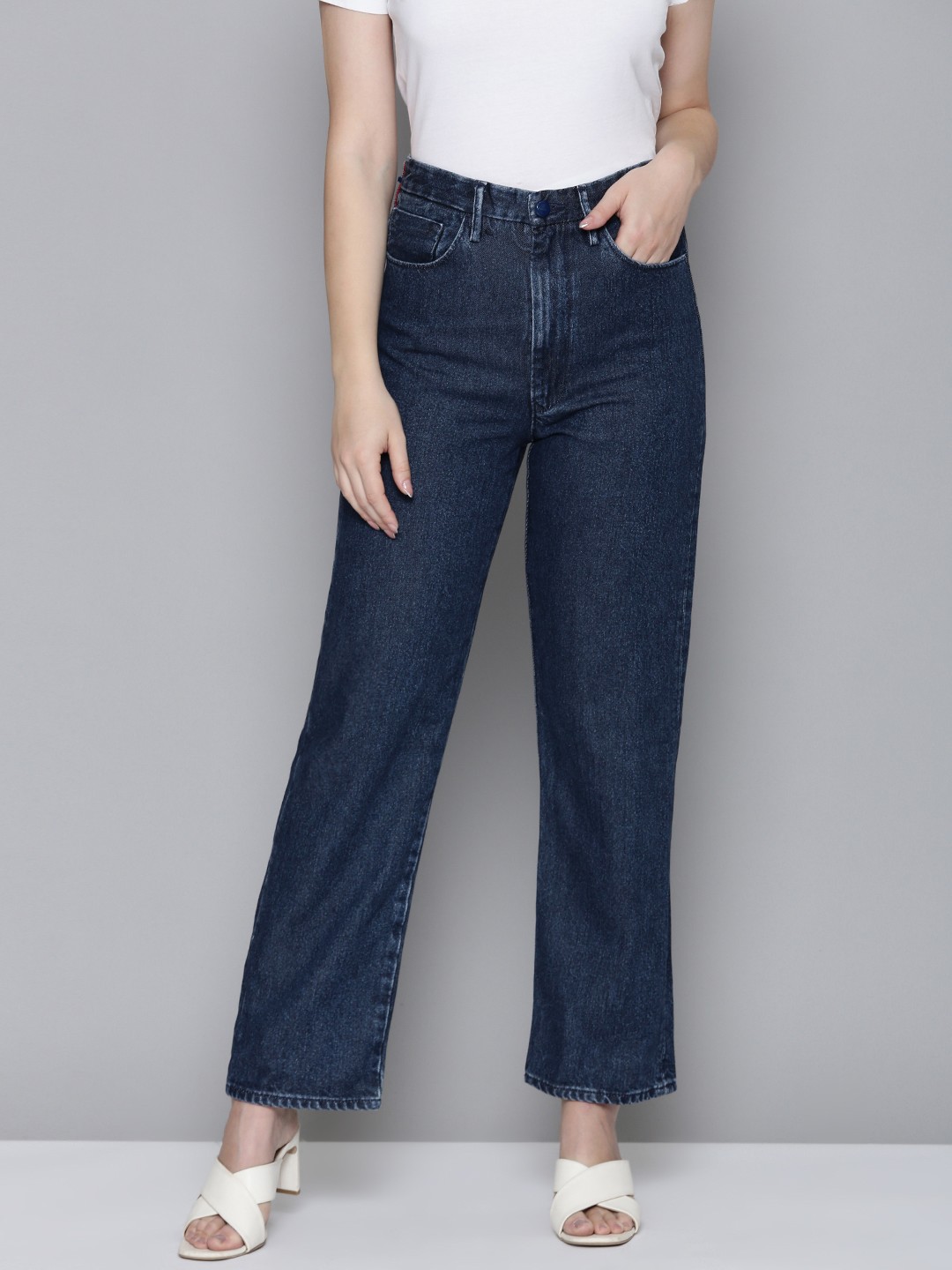 

Levis Women Light Fade Mid-Rise Jeans, Blue