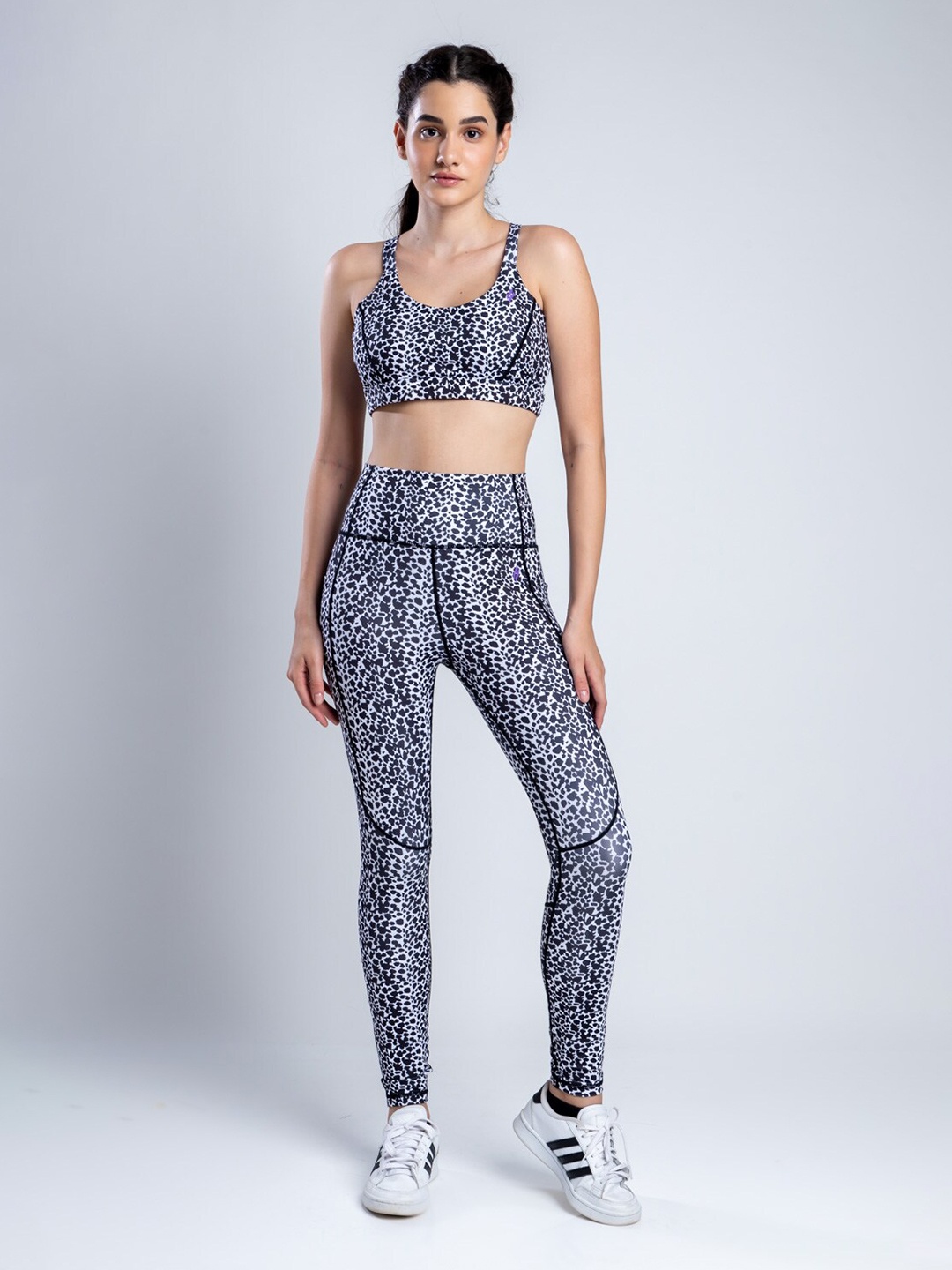 

SKNZ Animal Printed Non Padded Non Wired All Day Comfort Seamless Sports Bra, Black