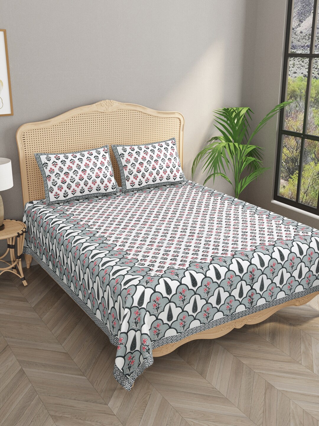 

Gulaab Jaipur Grey & White Floral Printed 330 TC Cotton King Bedsheet With 2 Pillow Covers