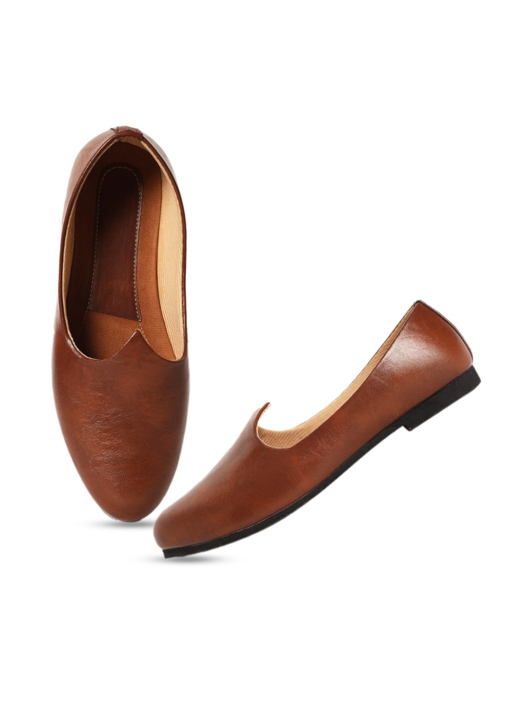 

Aristitch Men Textured Round Toe Mojaris, Brown