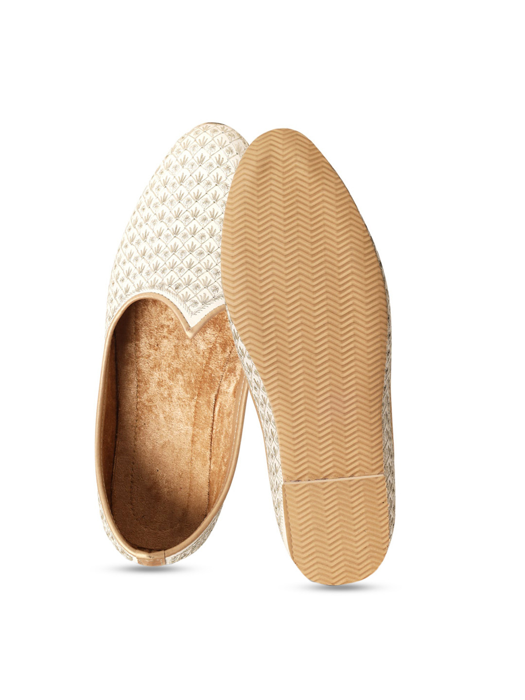 

Aristitch Men Embroidered Mojaris, Off white
