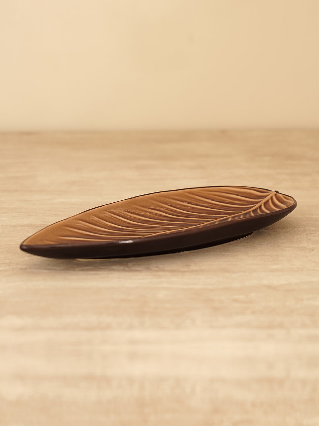 

Pure Home and Living Brown Crackled Ceramic Leaf Platter
