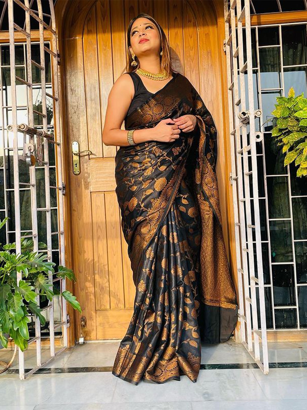 

AVANTIKA FASHION Woven Design Zari Pure Silk Kanjeevaram Saree, Black