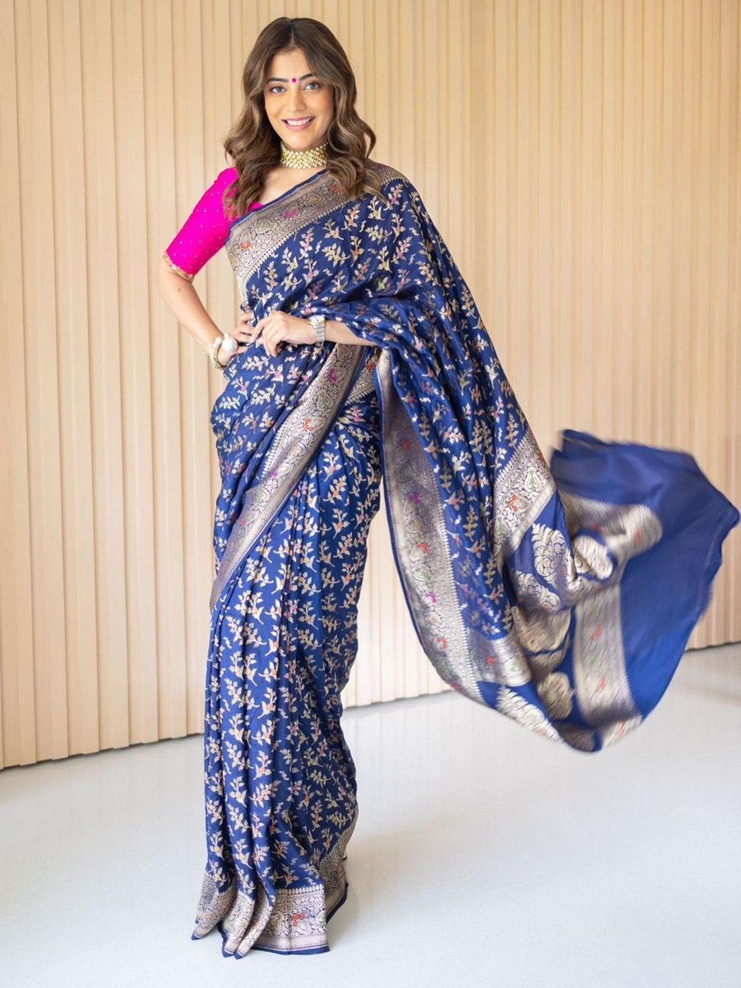 

AVANTIKA FASHION Floral Woven Design Zari Pure Silk Kanjeevaram Saree, Blue