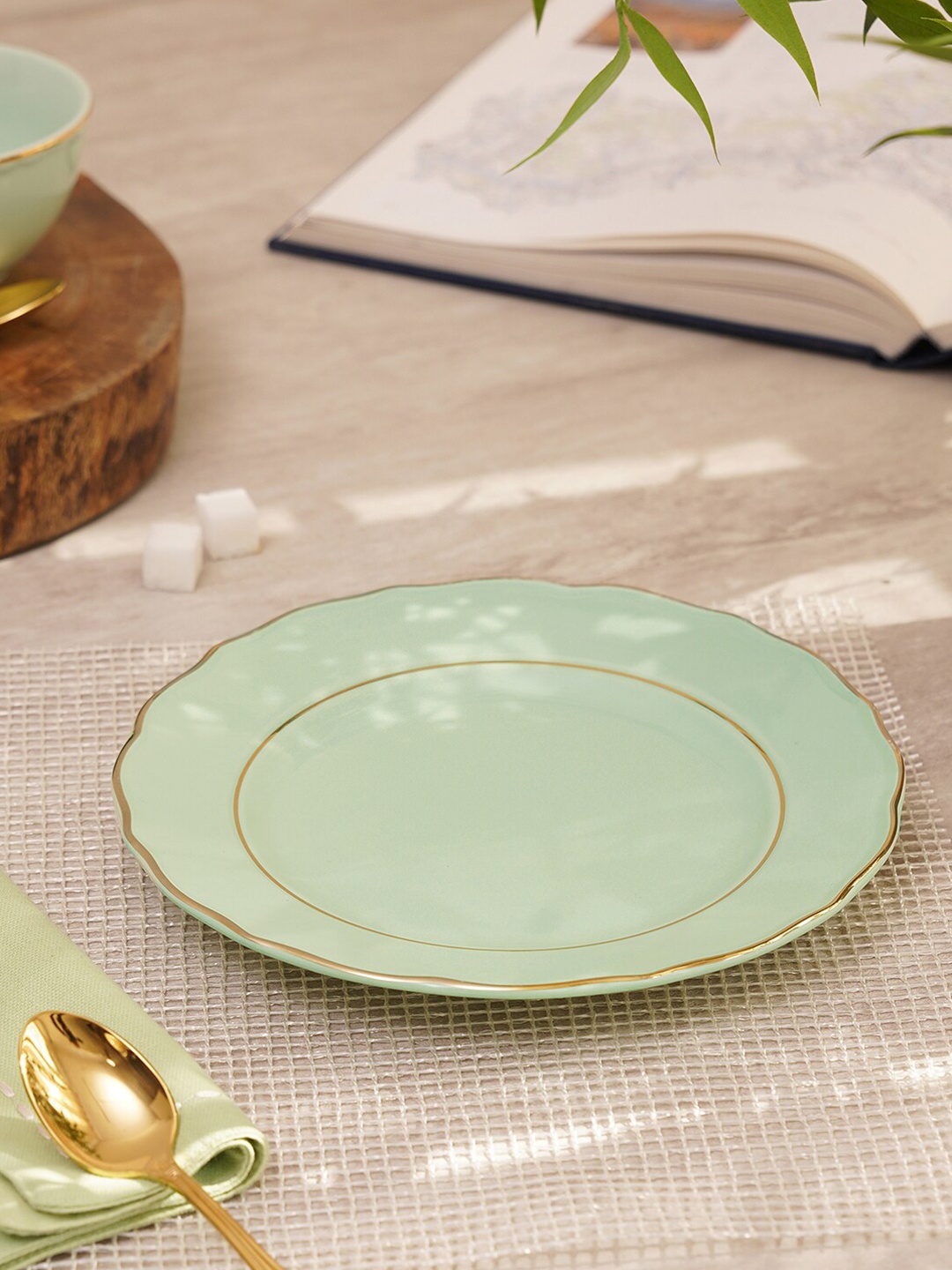 

Pure Home and Living Green & Gold-Toned 2 Pieces Porcelain Glossy Dessert Plates