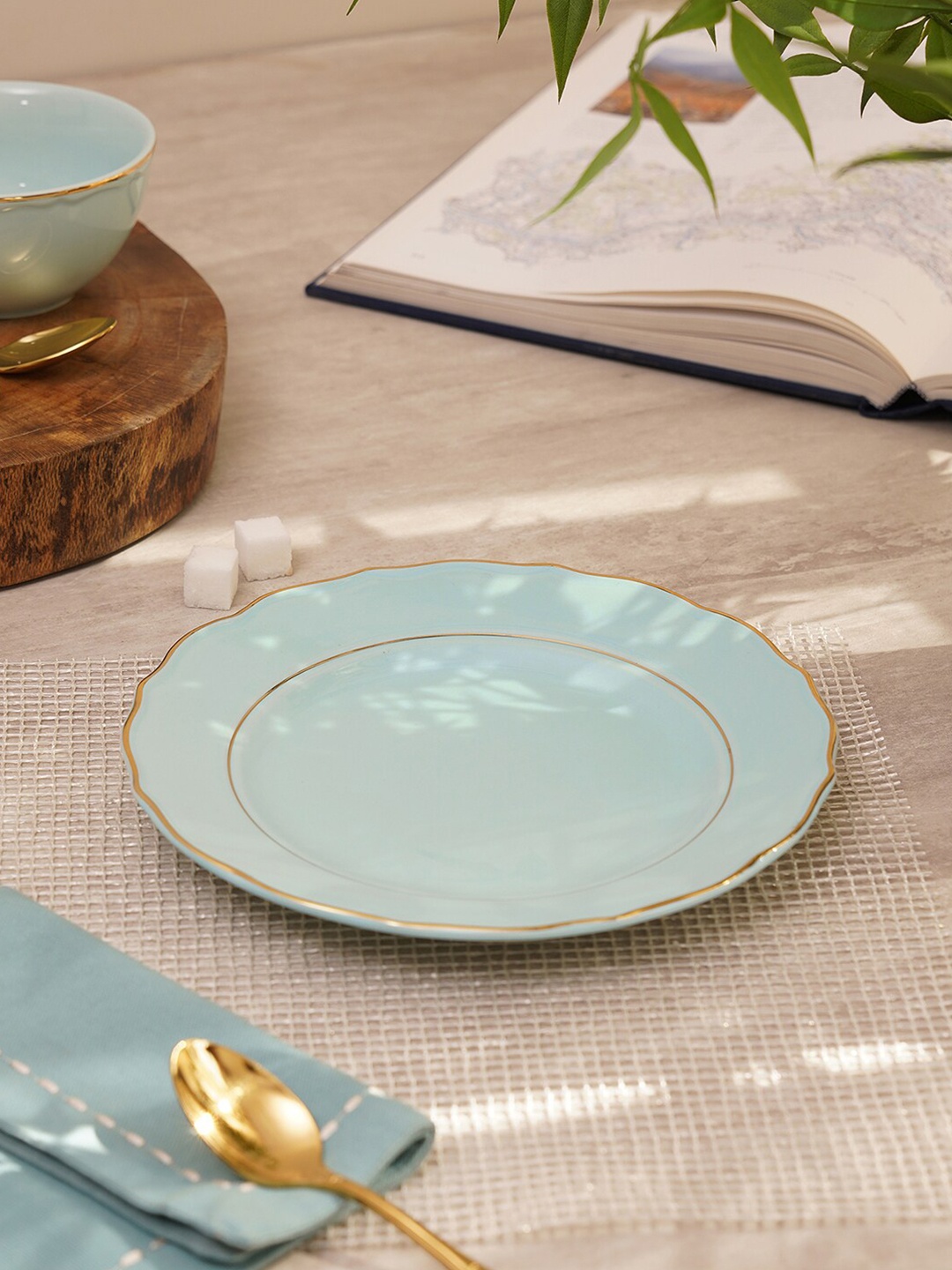 

Pure Home and Living Blue & Gold-Toned 2 Pieces Porcelain Glossy Dessert Plates