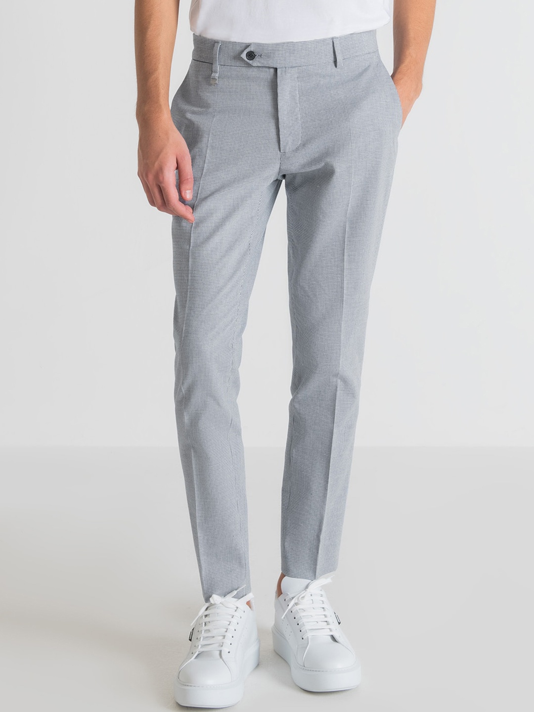 

Antony Morato Men Cotton Mid-Rise Skinny Fit Trousers, Grey