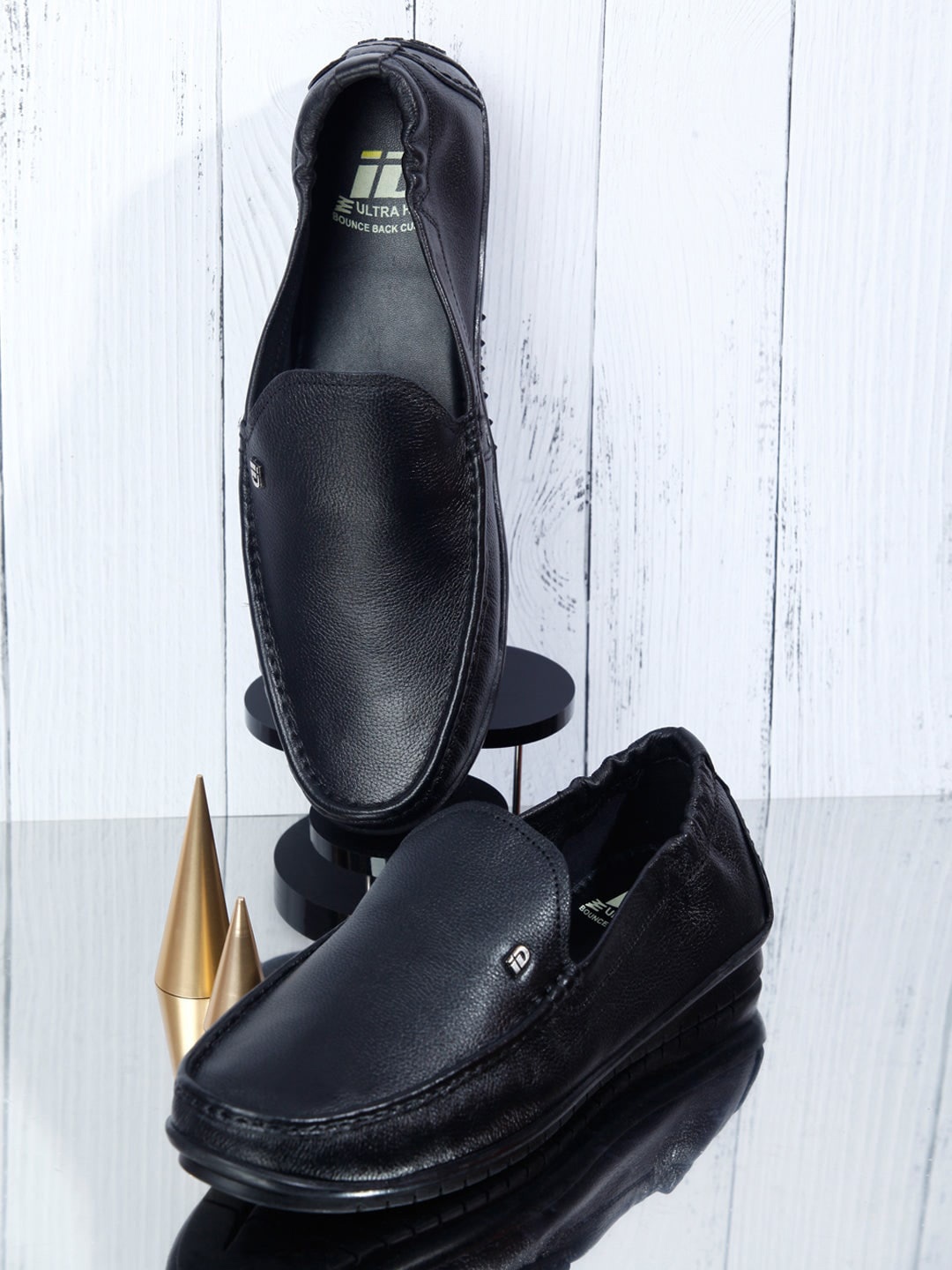 

ID Men Textured Leather Loafers, Black