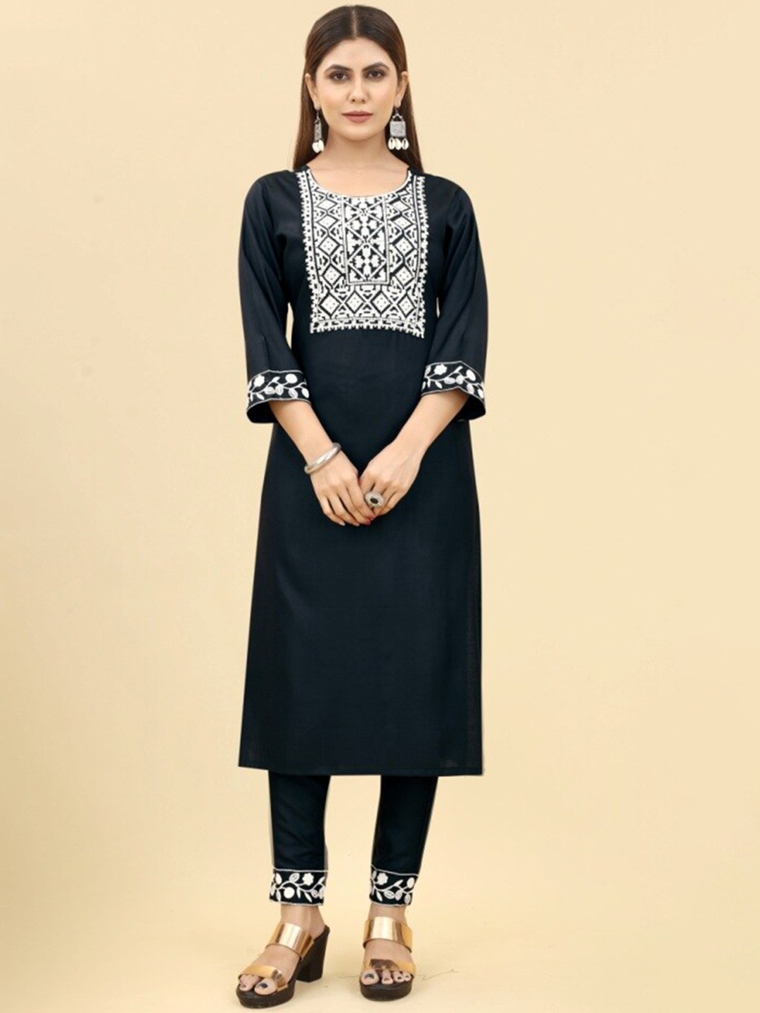 

KALINI Ethnic Motifs Embroidered Kurta with Trousers, Navy blue