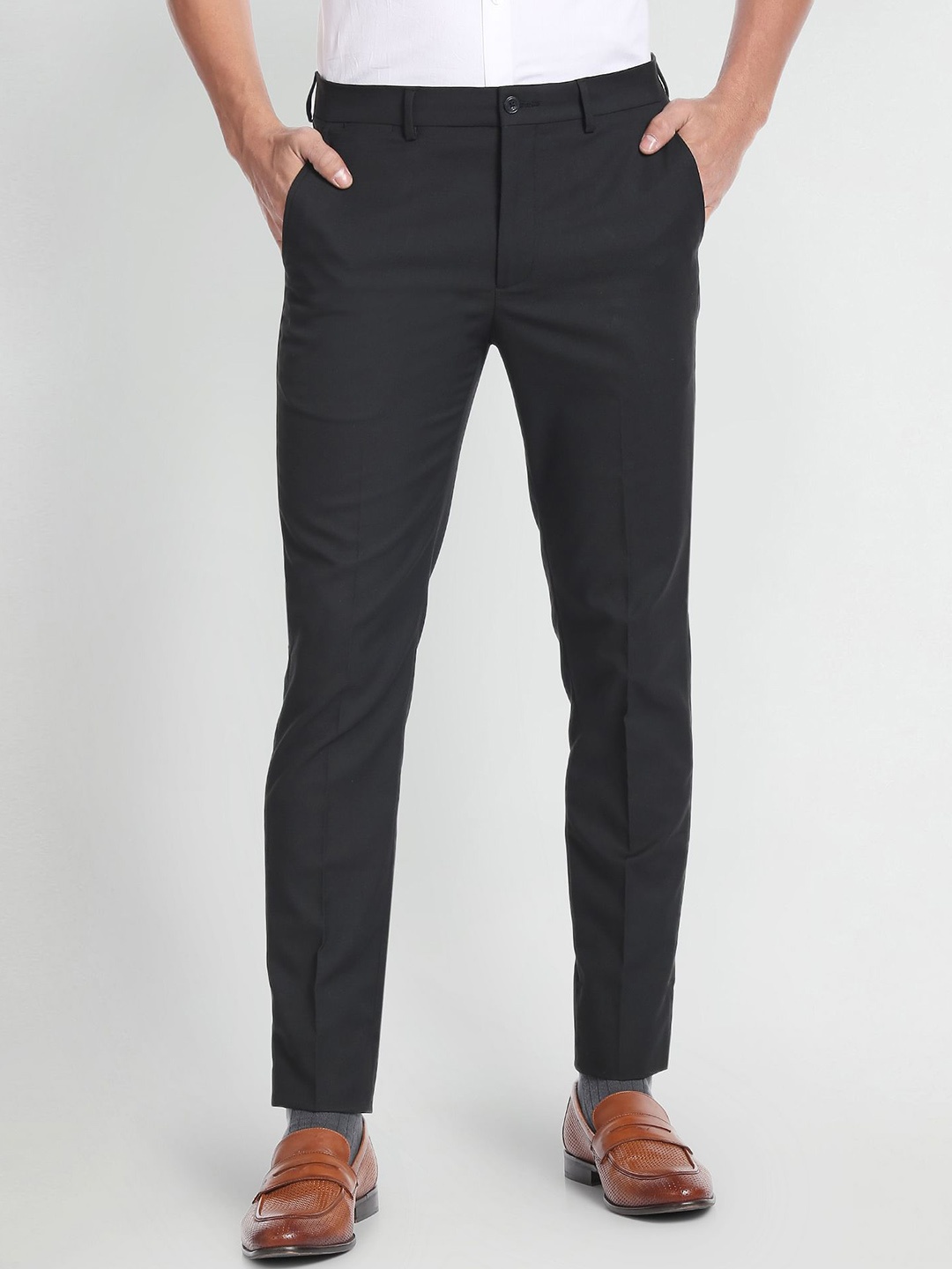 

Arrow New York Men Mid-Rise Flat-Front Plain Slim Fit Trousers, Black