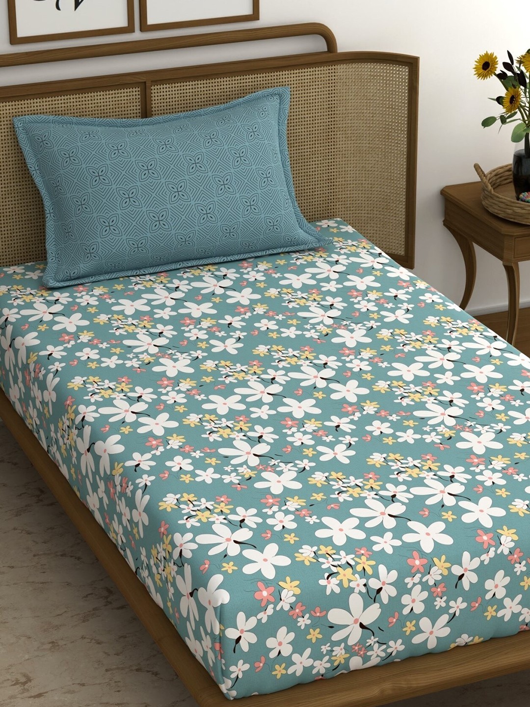 

CHHAVI INDIA Grey & White Floral Printed 210 TC Single Bedsheet & Pillow Cover