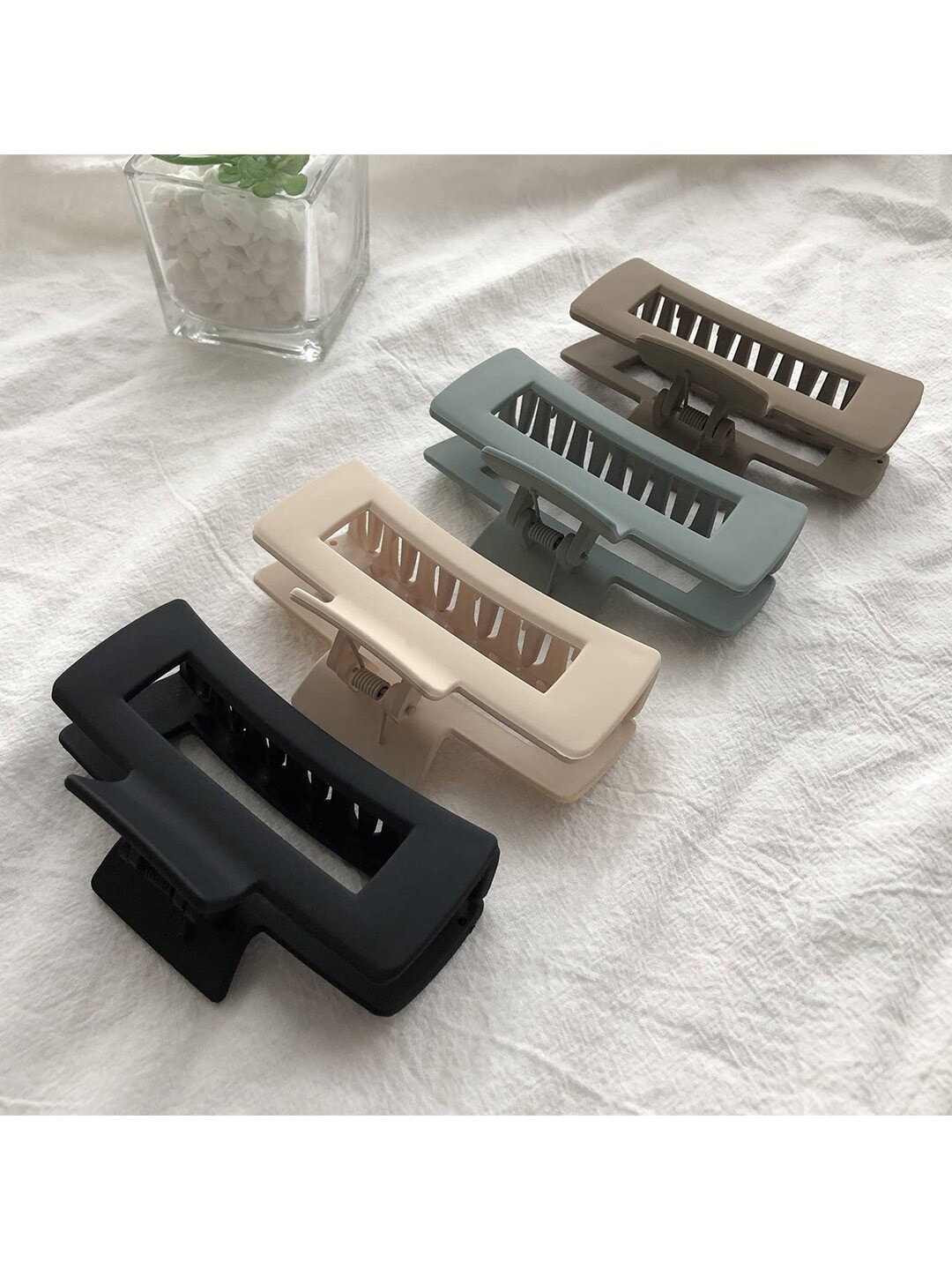 

Krelin Set of 4 Rectangular Hair Claw Clip, Black