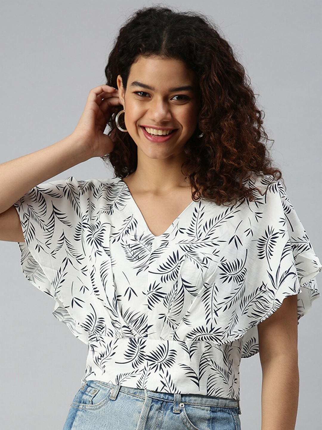 

SHOWOFF Tropical Printed V-Neck Extended Sleeve Crop Top, White