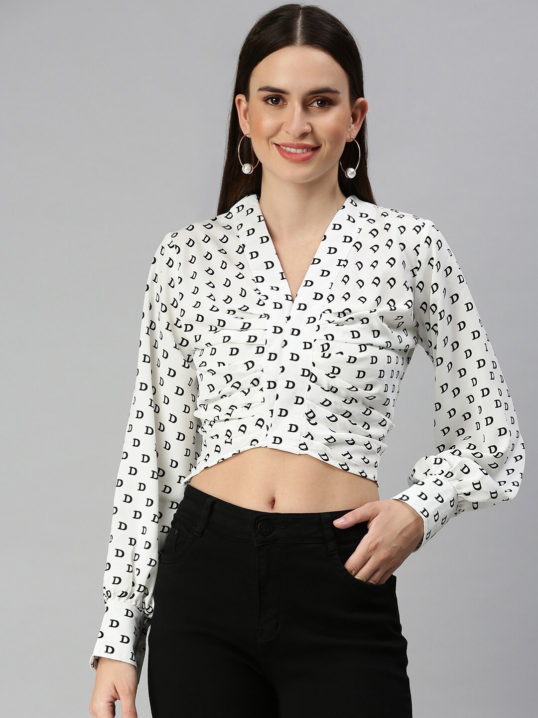 

SHOWOFF Conversational Printed V-Neck Cuffed Sleeves Crop Top, White