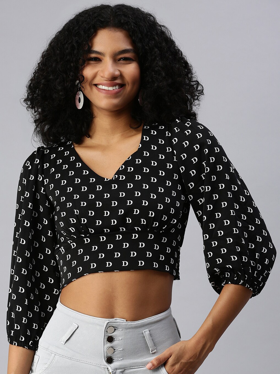 

SHOWOFF Typograph Printed V-Neck Puff Sleeves Crepe Crop Top, Black