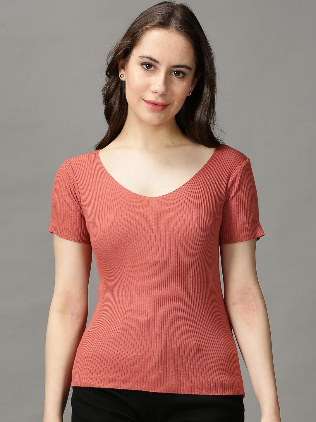 

SHOWOFF V-Neck Fitted Ribbed Acrylic Top, Rose