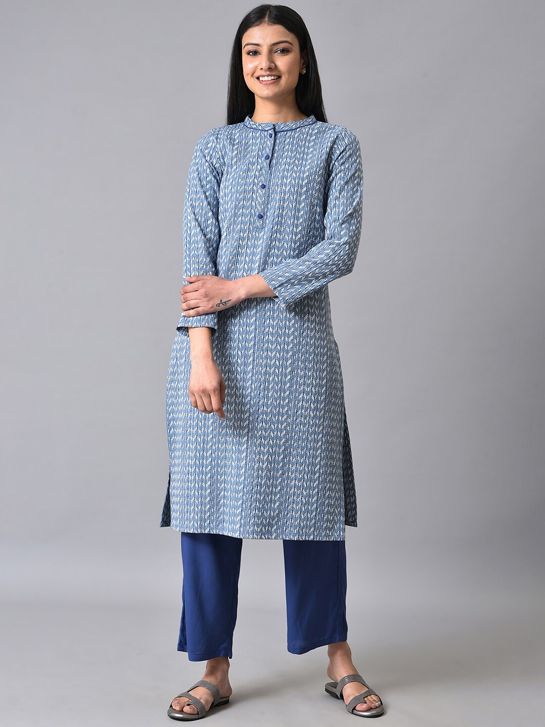 

AURELIA Ethnic Motifs Woven Design Kurta with Palazzos, Navy blue