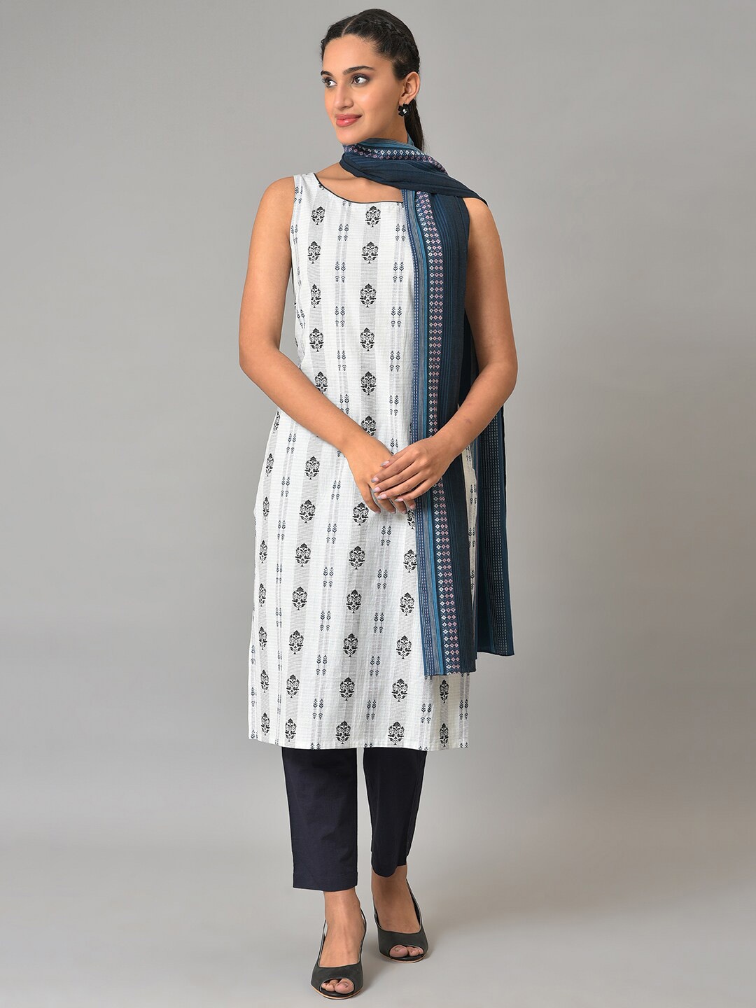 

AURELIA Ethnic Motifs Printed Pure Cotton Kurta with Trousers & Dupatta, White