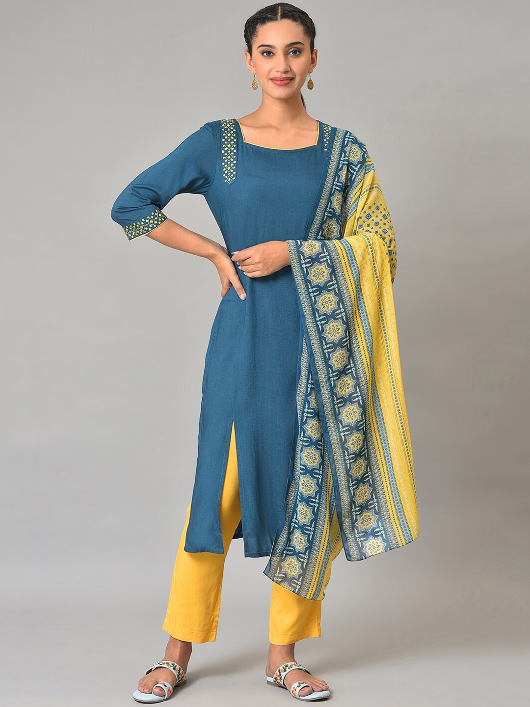 

Aurelia Women Blue Geometric Print Viscose Kurta Set with Palazzos & Dupatta