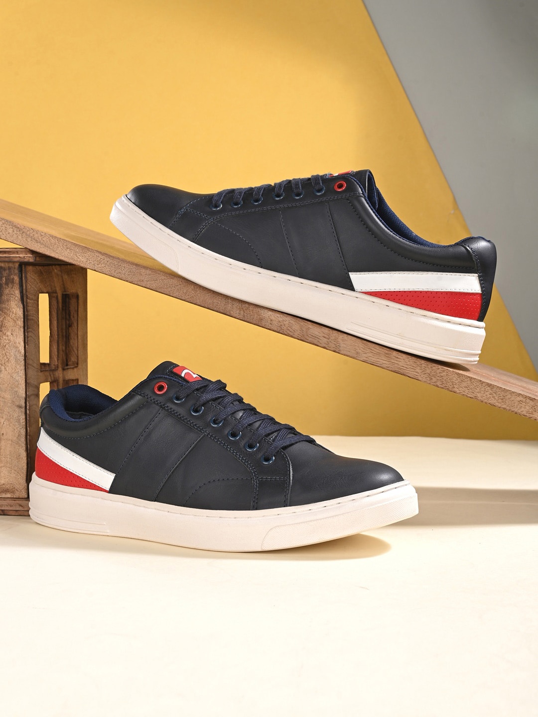 

SPYKAR Men Striped Lace-Up Sneakers, Navy blue