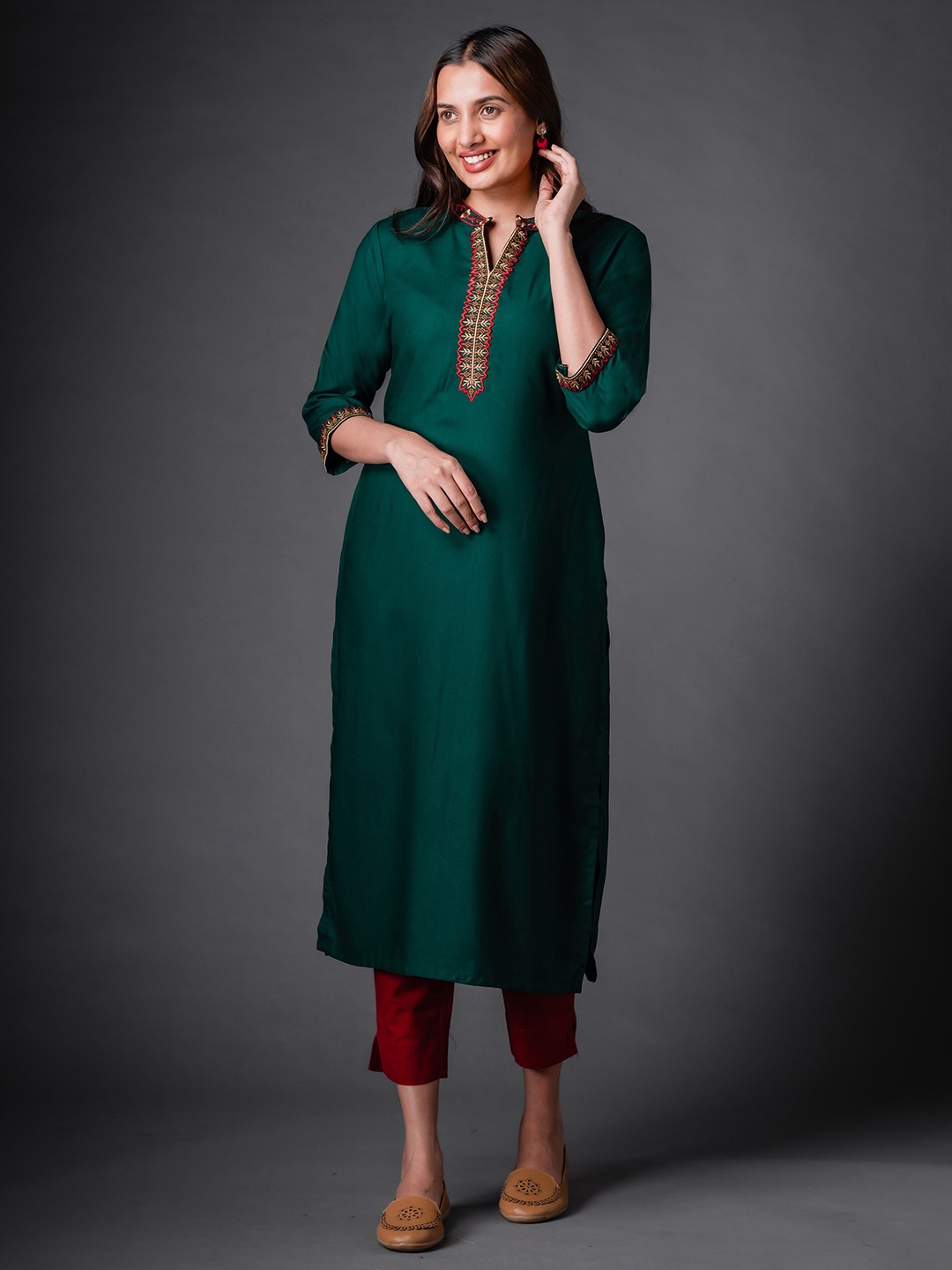 

Vismay Ethnic Motifs Yoke Design Band Collar Thread Work Kurta, Green