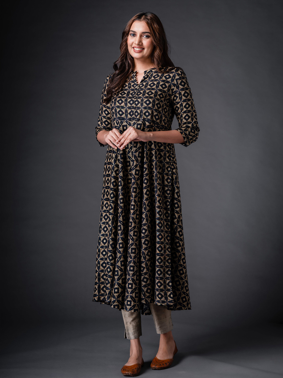 

Vismay Ethnic Motifs Printed Band Collar Anarkali Kurta, Black