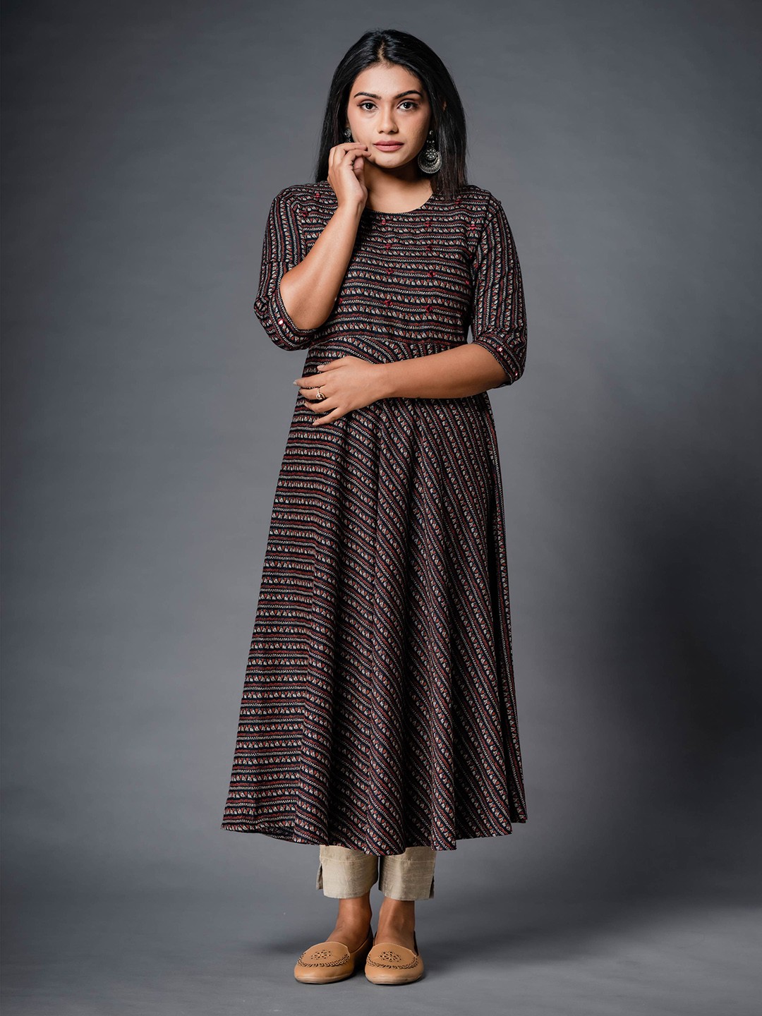

Vismay Ethnic Motifs Printed Mirror Work Anarkali Kurta, Black
