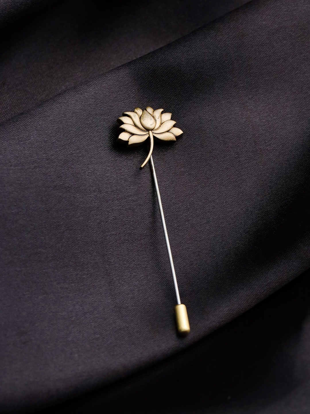 

COSA NOSTRAA Men Divine Lotus Lapel Pin, Gold