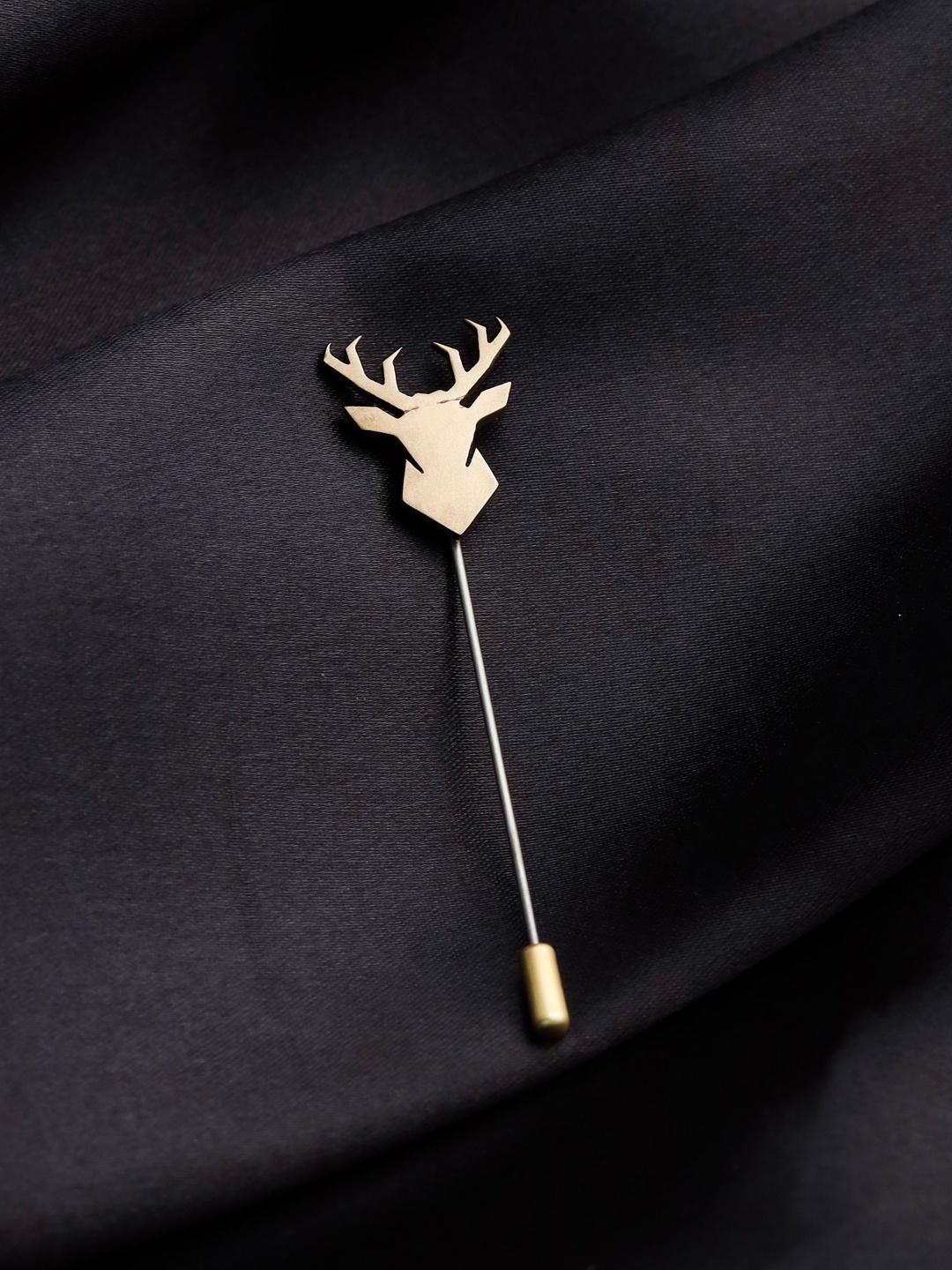 

COSA NOSTRAA Men Imperial Stag Lapel Pin Brooch, Metallic